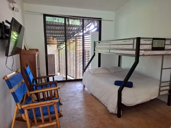 ¡Tu oportunidad en Herradura! Casa para renovar con concepto abierto