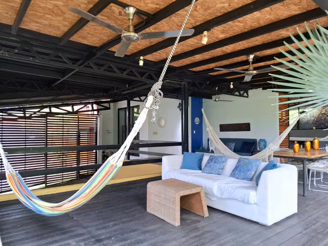 ¡Tu oportunidad en Herradura! Casa para renovar con concepto abierto