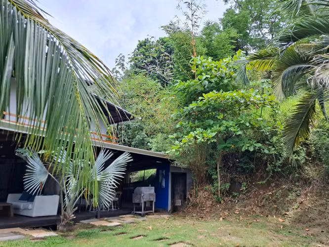 ¡Tu oportunidad en Herradura! Casa para renovar con concepto abierto