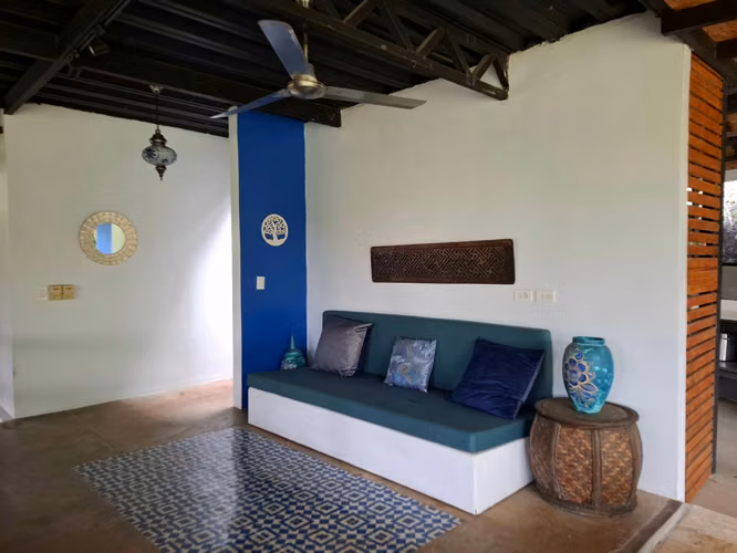 ¡Tu oportunidad en Herradura! Casa para renovar con concepto abierto