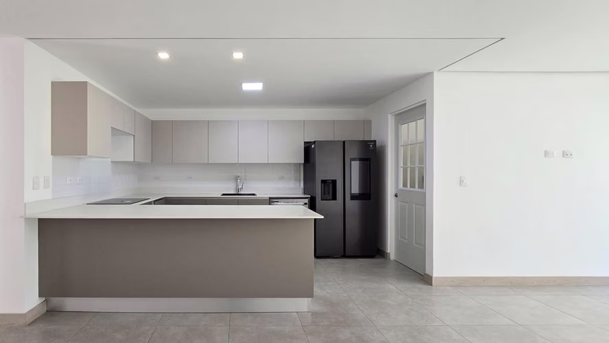 ALQUILER DE CASA MODERNA EN ESCAZÚ* - Imagen 2