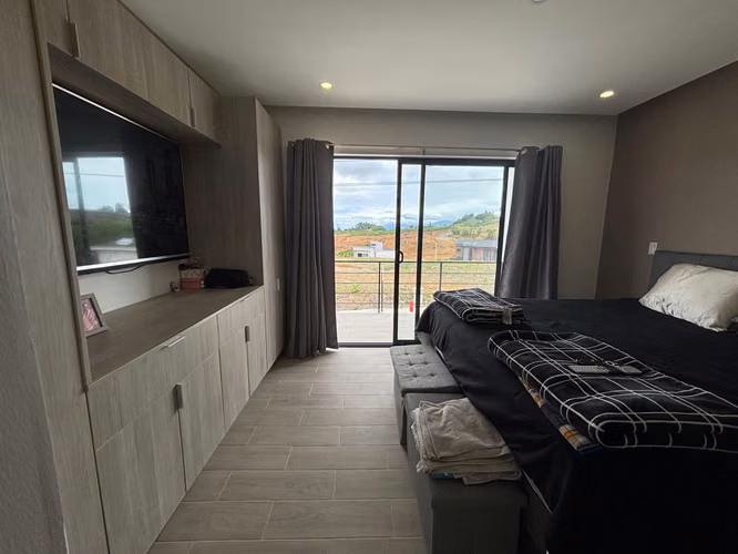 Venta de casa nueva y moderna en condominio en Tres Ríos, 5740
