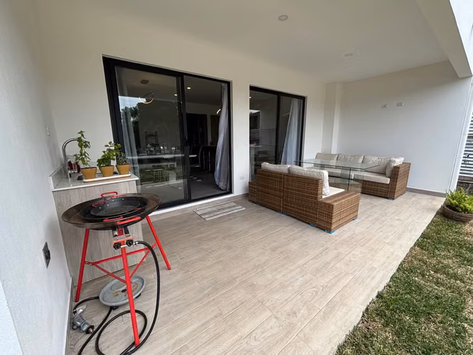 Venta de casa nueva y moderna en condominio en Tres Ríos, 5740