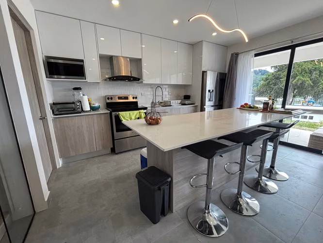 Venta de casa nueva y moderna en condominio en Tres Ríos, 5740