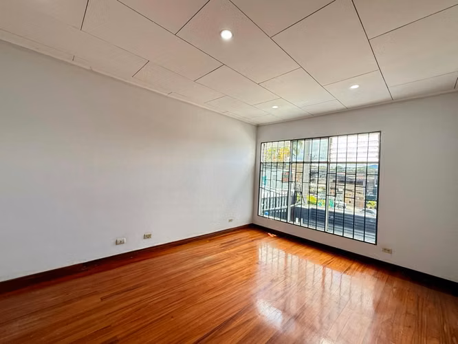 Se alquila Casa/Oficina o Local Comercial Los Yoses