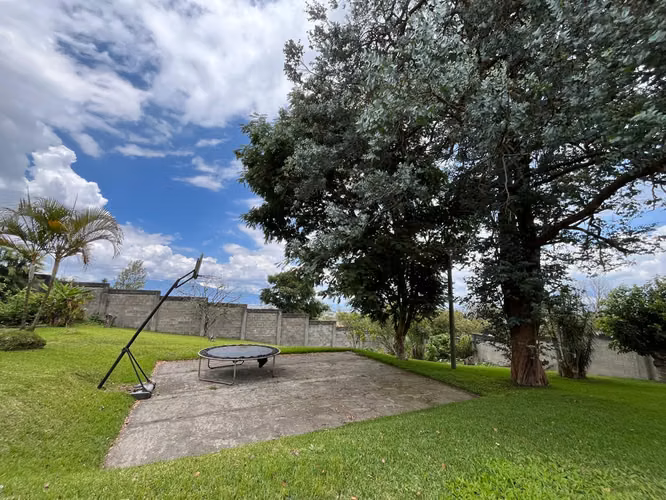 SE VENDE - CASA EN RESIDENCIAL PARA REMODELAR - CORONADO