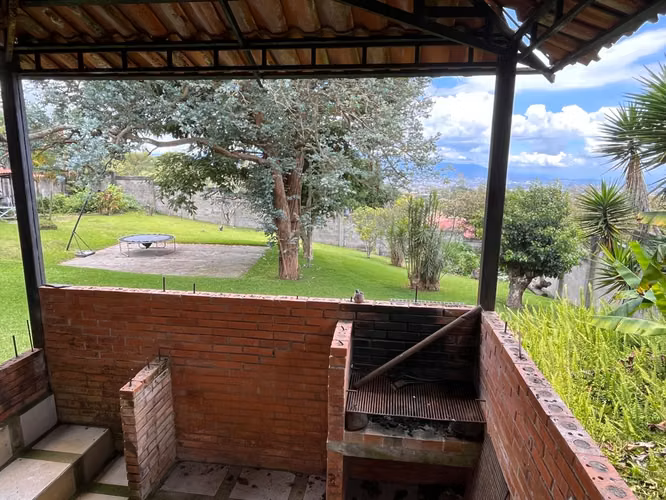 SE VENDE - CASA EN RESIDENCIAL PARA REMODELAR - CORONADO