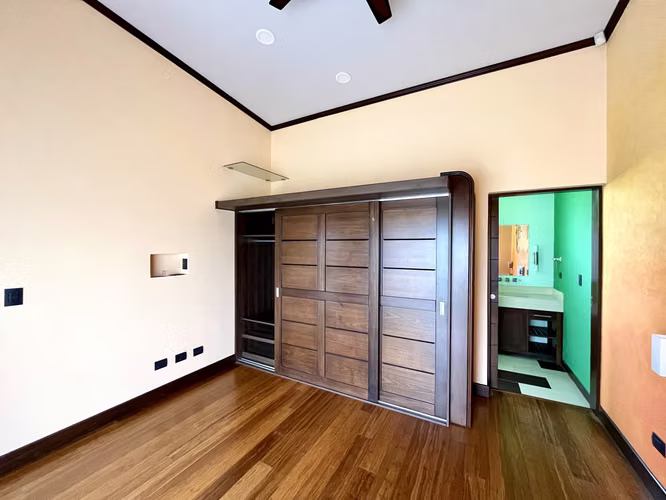 SE VENDE ESPECTACULAR CASA ESTILO FENG SHUI - OREAMUNO - CARTAGO