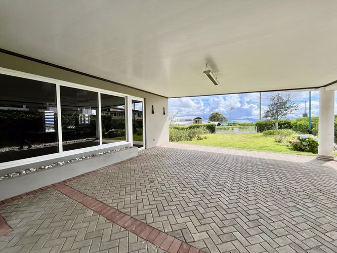 SE VENDE ESPECTACULAR CASA ESTILO FENG SHUI - OREAMUNO - CARTAGO