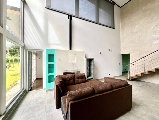 SE VENDE ESPECTACULAR CASA ESTILO FENG SHUI - OREAMUNO - CARTAGO