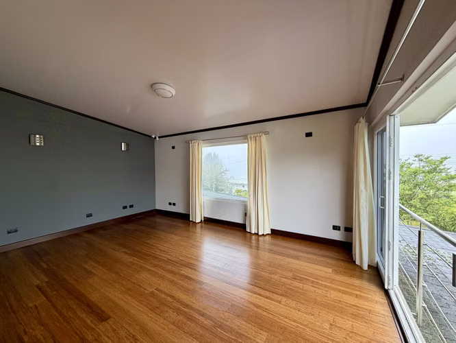 SE VENDE ESPECTACULAR CASA ESTILO FENG SHUI - OREAMUNO - CARTAGO