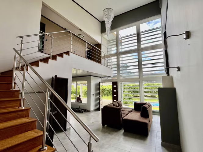 SE VENDE ESPECTACULAR CASA ESTILO FENG SHUI - OREAMUNO - CARTAGO
