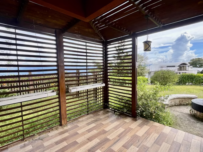 SE VENDE ESPECTACULAR CASA ESTILO FENG SHUI - OREAMUNO - CARTAGO