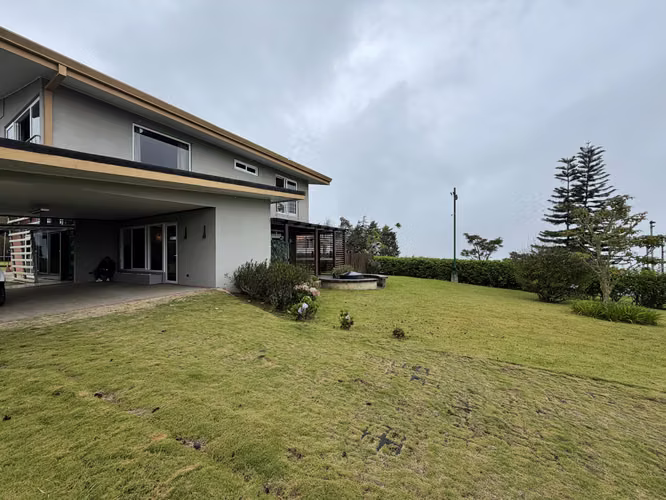 SE VENDE ESPECTACULAR CASA ESTILO FENG SHUI - OREAMUNO - CARTAGO