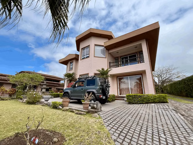 Vendo Casa en San Isidro de Heredia en condominio