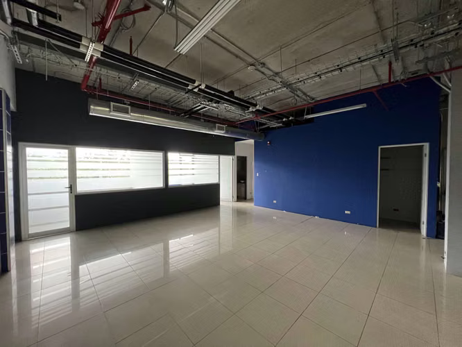 SE ALQUILAN OFICINAS EN EDIFICIO CON UBICACIÓN ESTRATÉGICA (ZAPOTE, SAN JOSÉ)