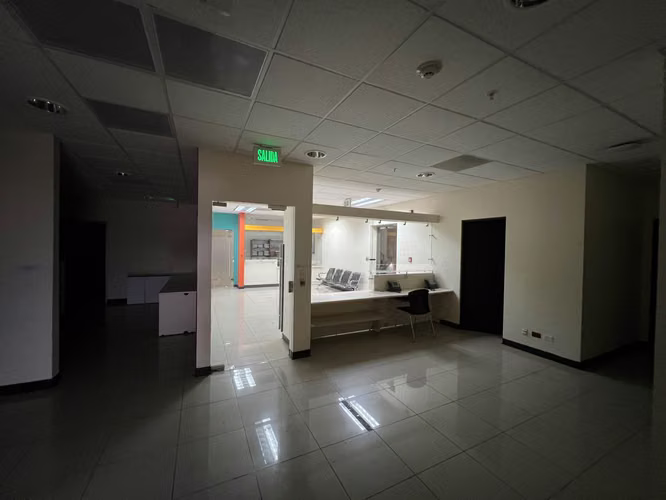 SE ALQUILA OFICINA EN EDIFICIO CON UBICACIÓN ESTRATÉGICA (ZAPOTE, SAN JOSÉ)