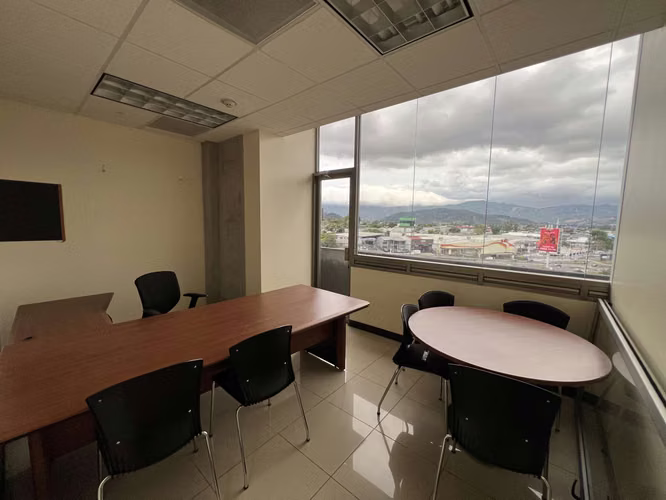 SE ALQUILA OFICINA EN EDIFICIO CON UBICACIÓN ESTRATÉGICA (ZAPOTE, SAN JOSÉ)