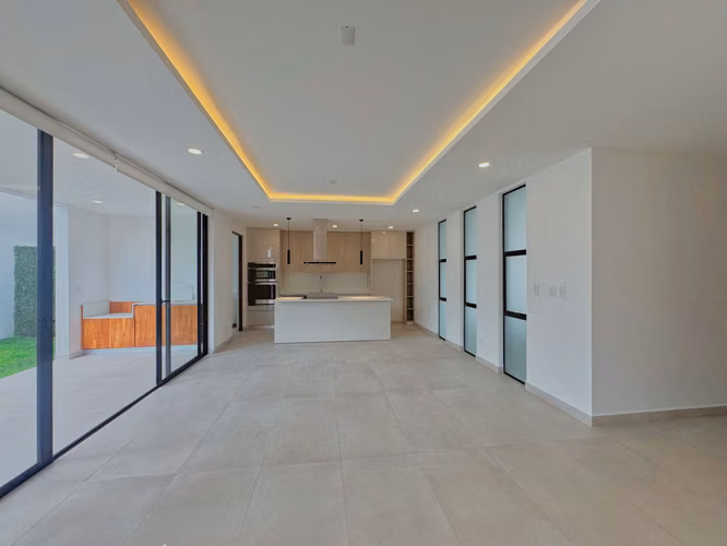 ALQUILER DE CASA ESQUINERA EN CONDOMINIO EN SANTA ANA Código. 9068016