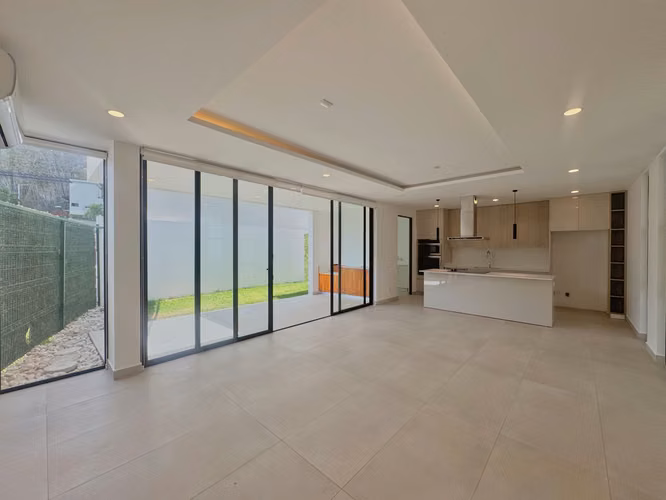 ALQUILER DE CASA ESQUINERA EN CONDOMINIO EN SANTA ANA Código. 9068016 - Imagen 3
