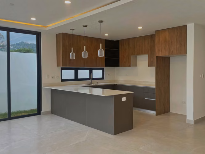ALQUILER DE CASA NUEVA EN CONDOMINIO EN SANTA ANA - Imagen 4