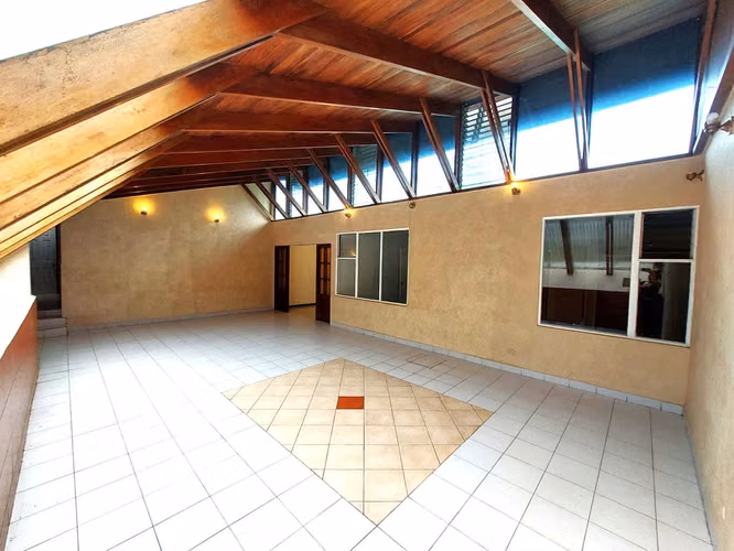 Casa en Venta en Guadalupe con amplio terreno y rancho BBQ – ¡Tu hogar ideal!