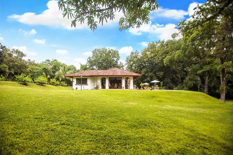 Venta Finca con casaclub y piscina, Orotina para proyecto inmobiliario