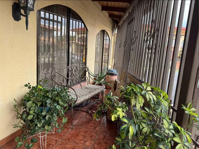 Remodelada casa de un piso en el centro de Guadalupe - Imagen 12