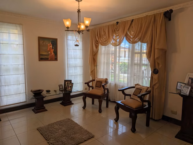 Se vende casa en de un piso en Condominio en Moravia - Imagen 2