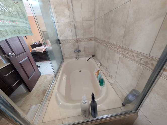 Se vende casa en de un piso en Condominio en Moravia - Imagen 10