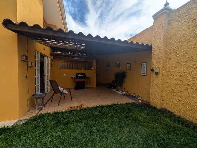 Se vende casa en de un piso en Condominio en Moravia - Imagen 14