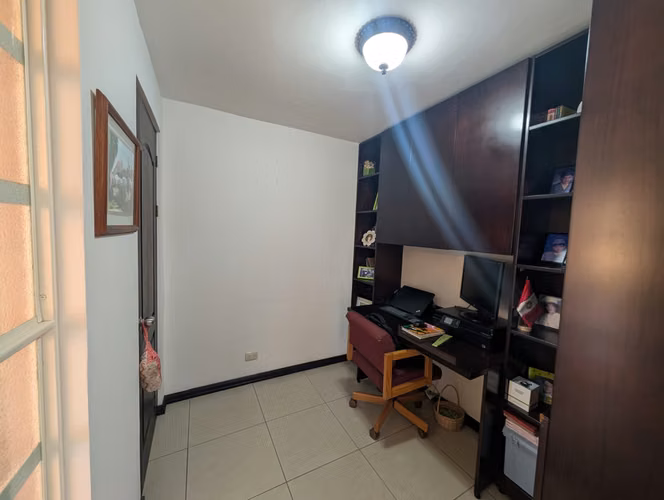 Se vende casa en de un piso en Condominio en Moravia - Imagen 5