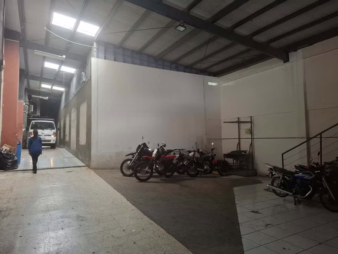Alquilo Bodega con local comercial y oficinas en Paseo Colon, San José - Imagen 12