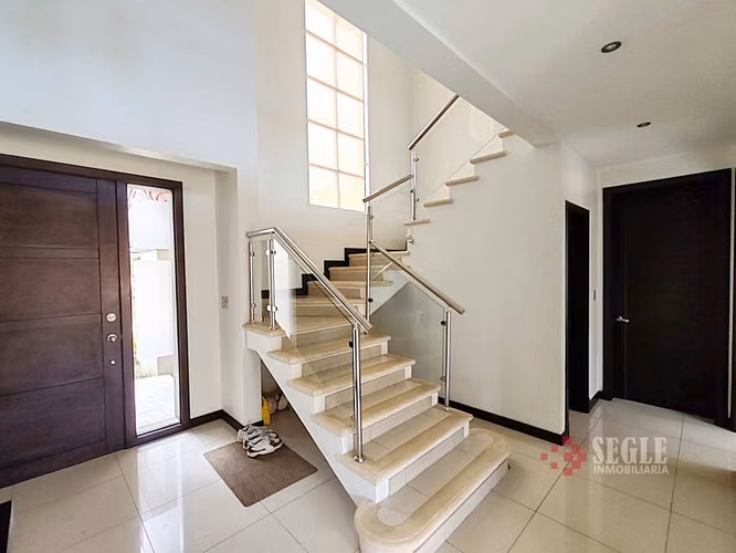 Casa en venta, Guachipelín de Escazú. Loma Real