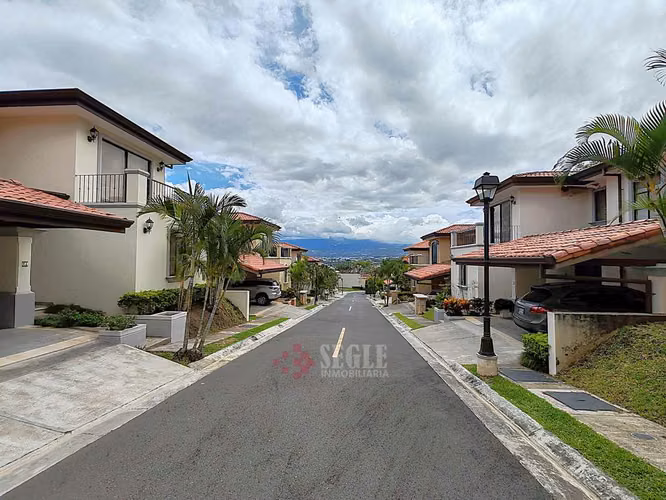 Casa en venta, Guachipelín de Escazú. Loma Real