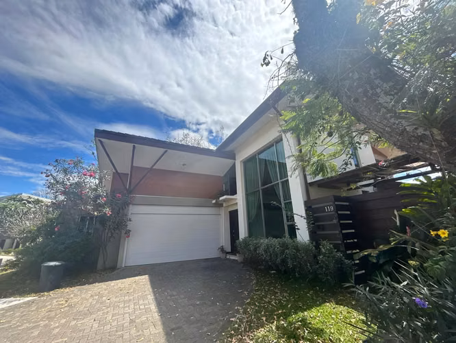 Venta de casa en Condominio Tierras del café