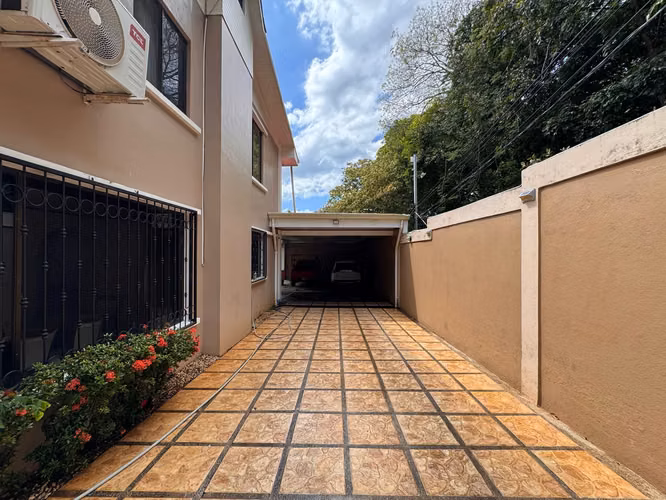 Venta de Casa en Esparza, Puntarenas – ¡Amplia, Céntrica y con Apartamentos Adicionales! - Imagen 12