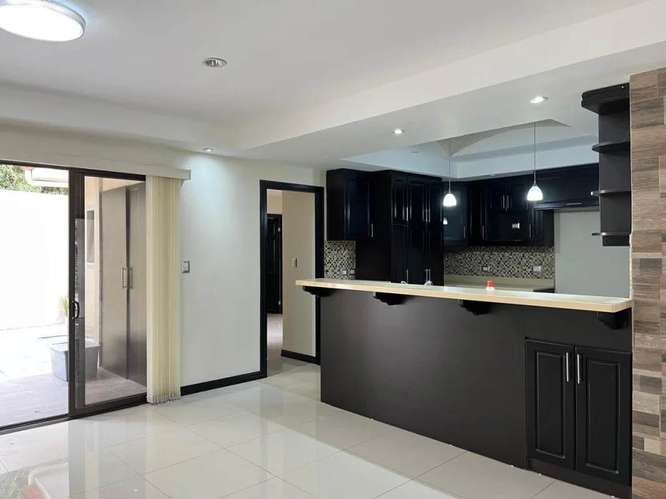 CASA EN SANTA ANA - Imagen 2
