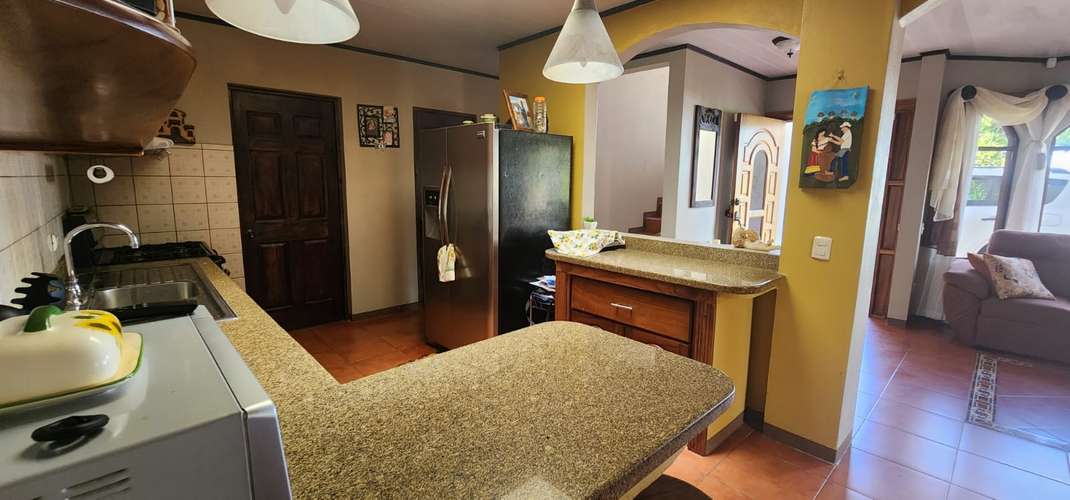 Casa en venta en Grecia, dos plantas, dos terrazas, segura, en las montañas, con lindas vistas - Imagen 20