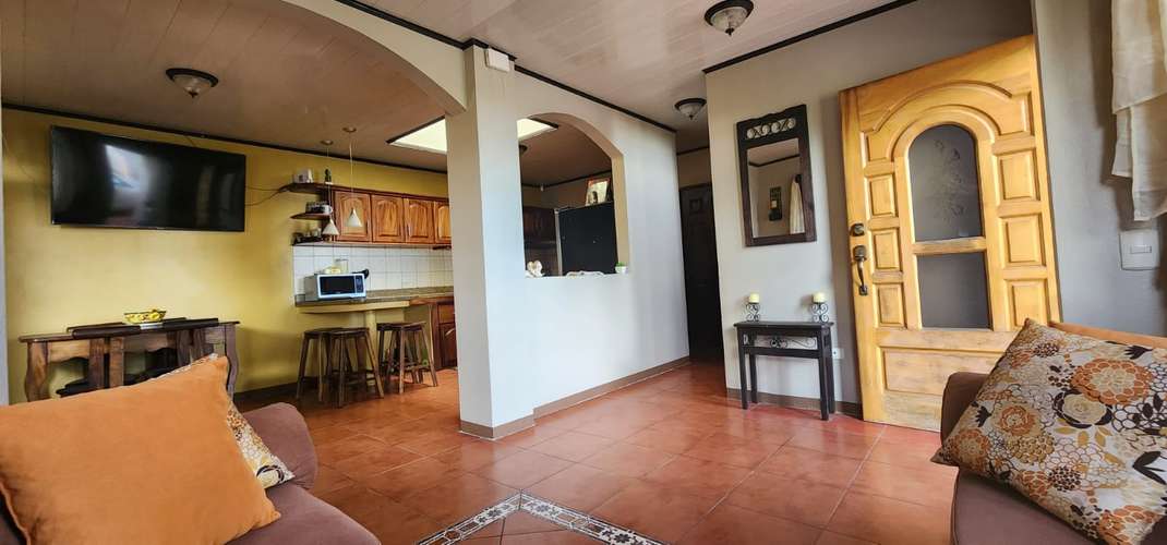 Casa en venta en Grecia, dos plantas, dos terrazas, segura, en las montañas, con lindas vistas - Imagen 3