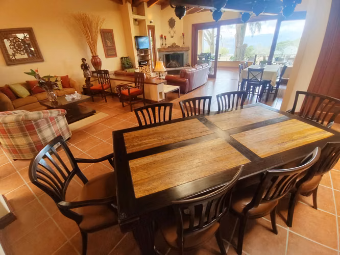 Vendo casa en una Quinta de lujo con vista panorámica al Valle Central