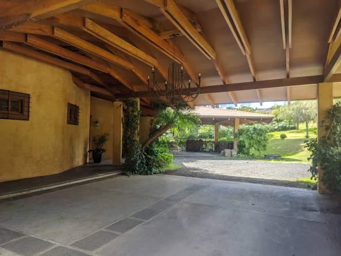 Vendo casa en una Quinta de lujo con vista panorámica al Valle Central