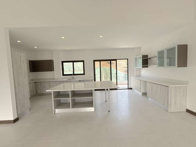 Venta, Penthouse Exclusivo en Alto de Las Palomas – Vistas Inigualables y Estilo Sofisticado 23727 - Imagen 8