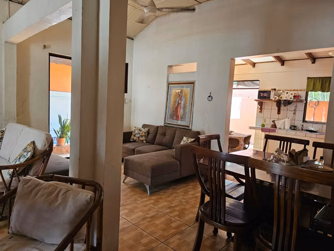 Puntarenas DE OPORTUNIDAD Casa, a 50m de la playa, calle principal de ingreso