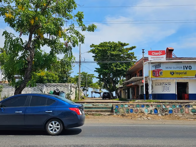Puntarenas DE OPORTUNIDAD Casa, a 50m de la playa, calle principal de ingreso