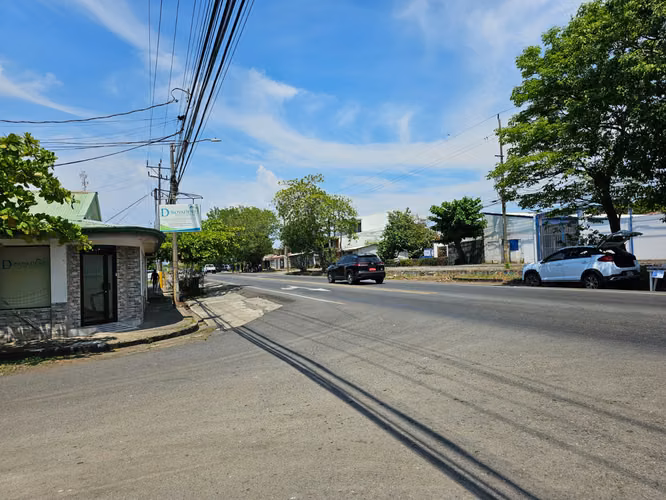 Puntarenas DE OPORTUNIDAD Casa, a 50m de la playa, calle principal de ingreso