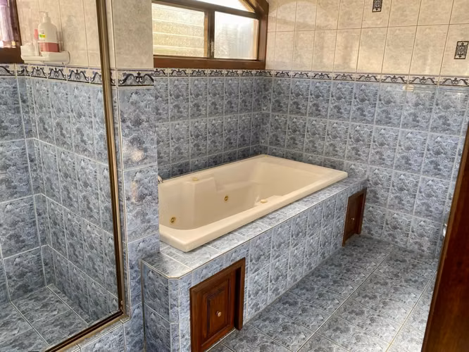 Se vende linda casa en Barrio freses Curridabat - Imagen 9