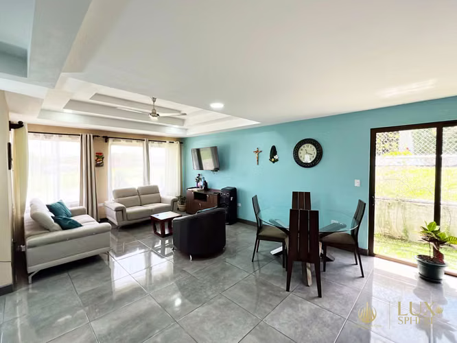 Venta de casa en La Guácima de Alajuela / 3 habitaciones + Oficina + Jardín - Imagen 2