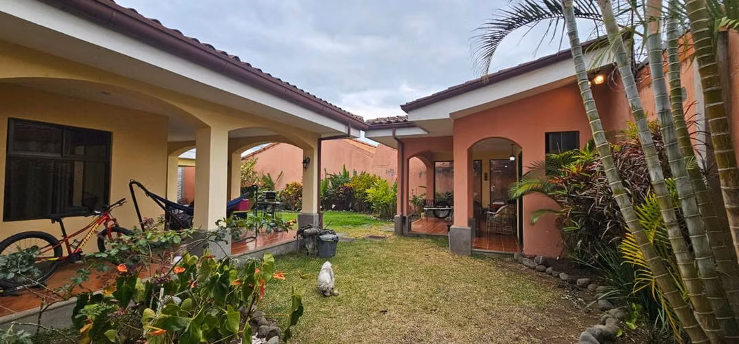¡Casa en venta en Residencial Quizarco – Con amplio rancho incluido!