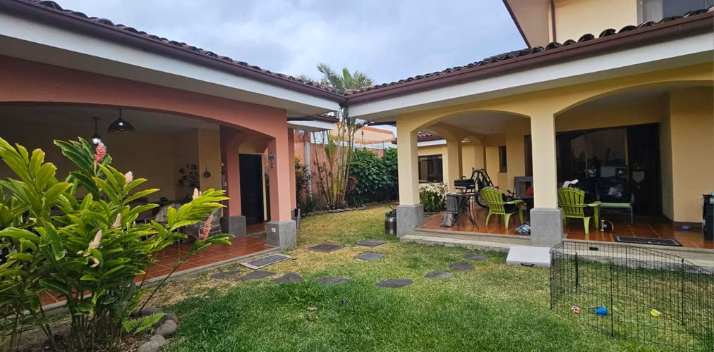 ¡Casa en venta en Residencial Quizarco – Con amplio rancho incluido!